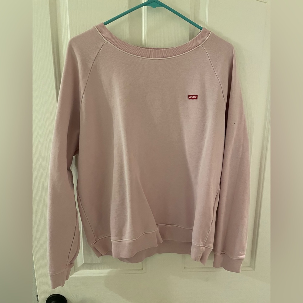 pink levi’s crewneck